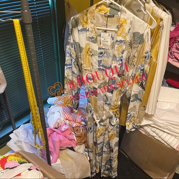 BLOGGER FAV ZARA FLORAL PRINTED BELTED KIMONO - Picture 2 of 6
